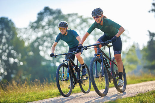 Zo voorkom je spanning in de nek en schouders tijdens het fietsen